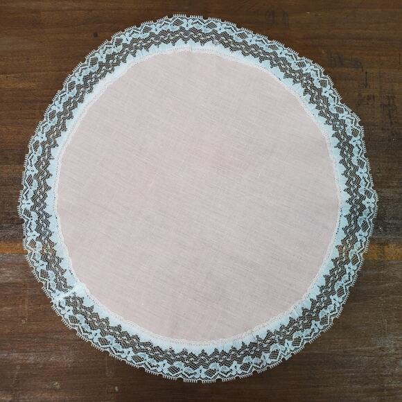 Vintage Handmade Dresser Doily 12 Inch Round Pink White - Picture 1 of 2